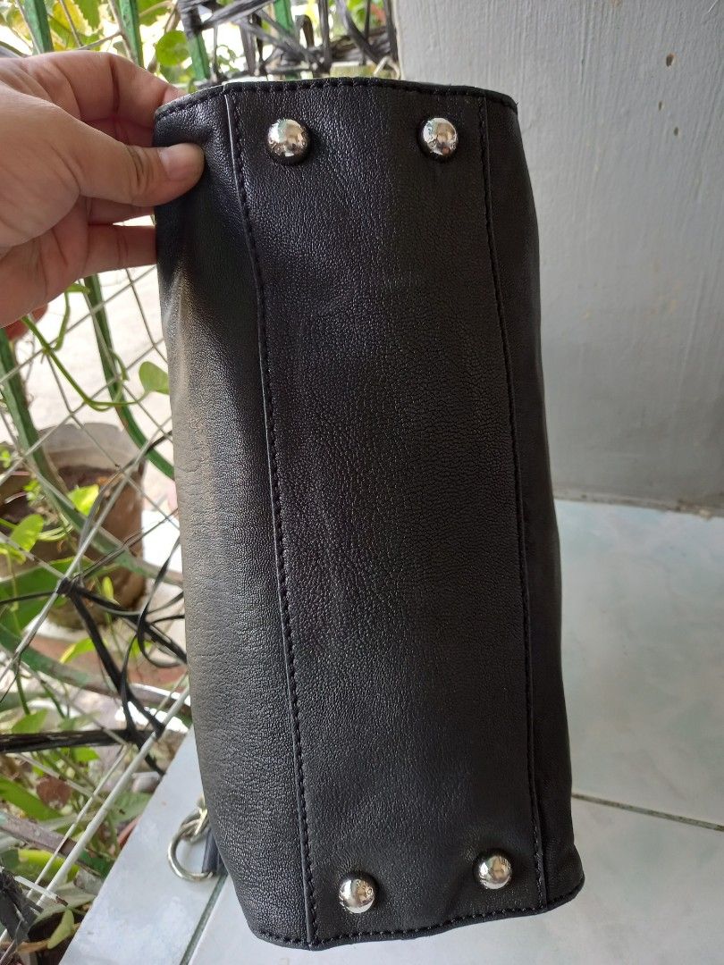 Mk hamilton, Announcements on Carousell