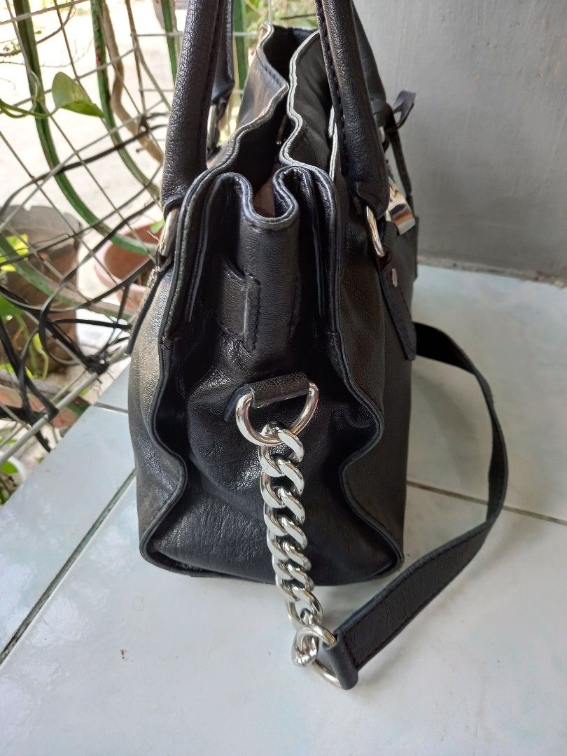 Mk hamilton, Announcements on Carousell