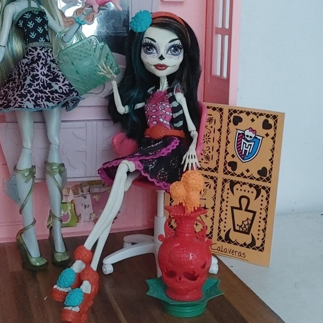 Monster High Lagoona Blue Skelita Calaveras Dolls Bundle Hobbies