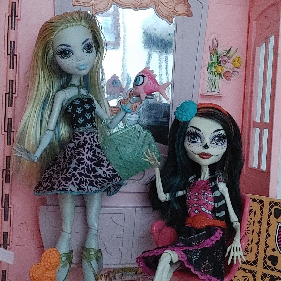 Monster High Lagoona Blue Skelita Calaveras Dolls Bundle Hobbies