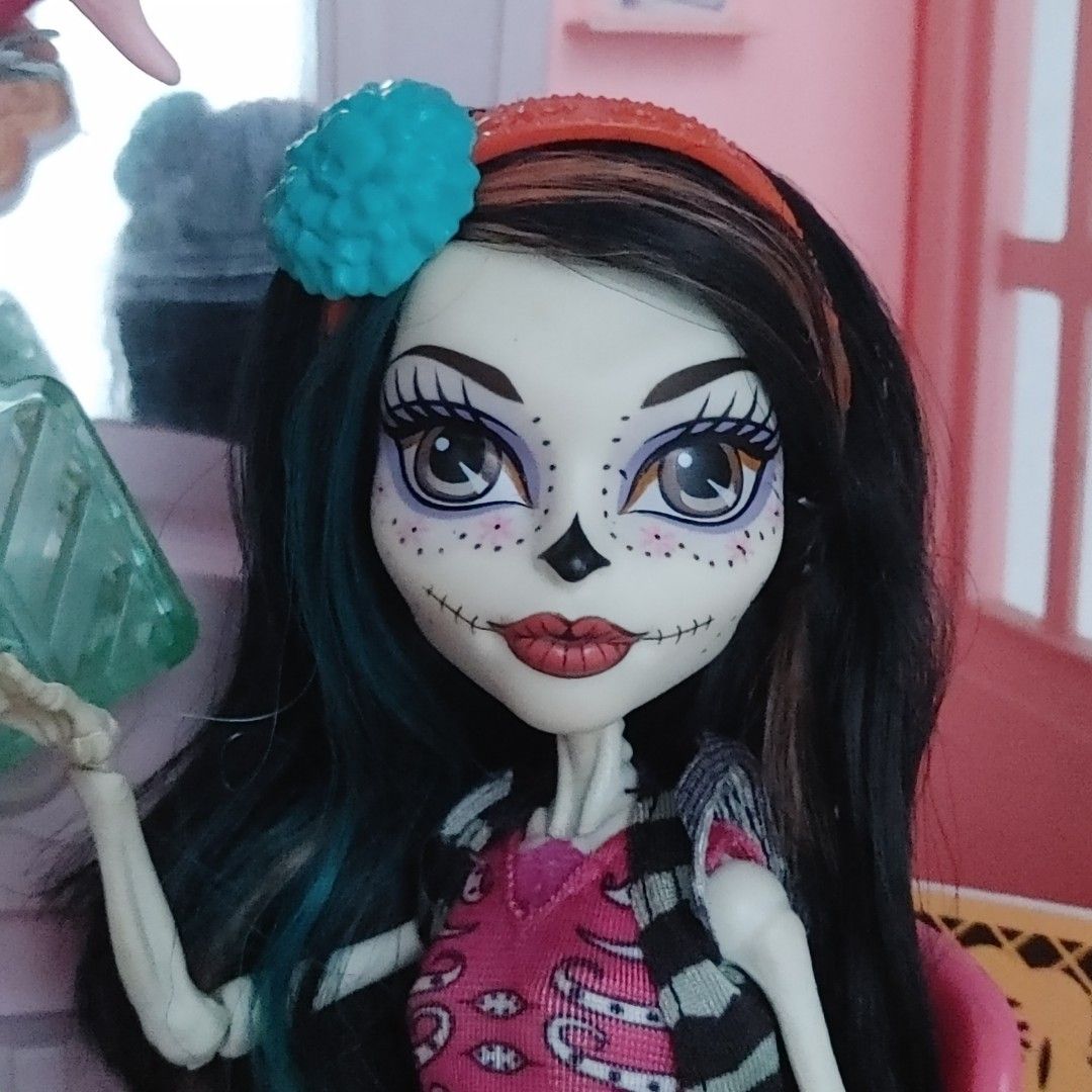 Monster High Lagoona Blue Skelita Calaveras Dolls Bundle Hobbies