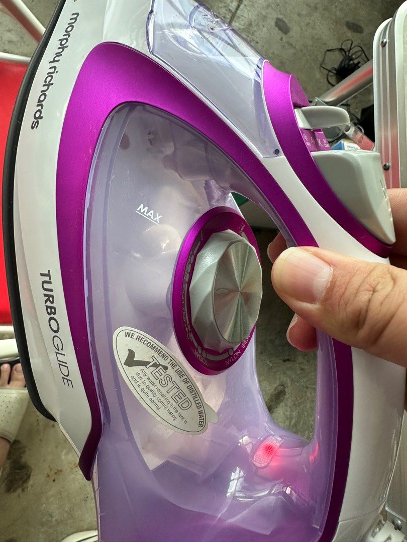 Morphy richards 302000 turbo hotsell glide steam iron