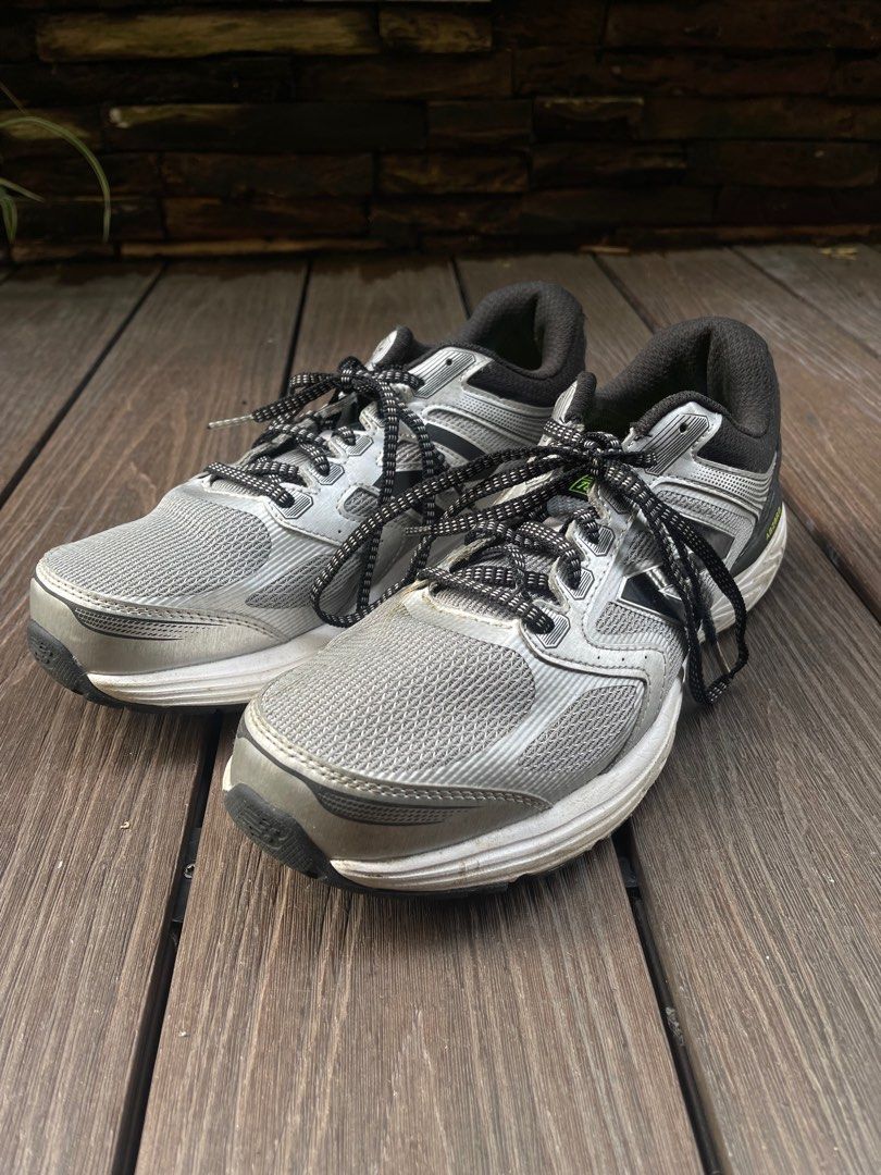 White new balance sales running shoes