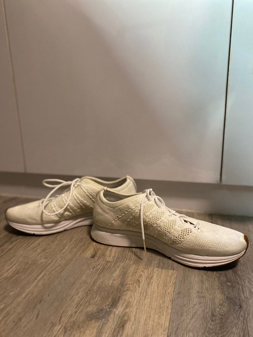 White nike clearance flyknit trainer
