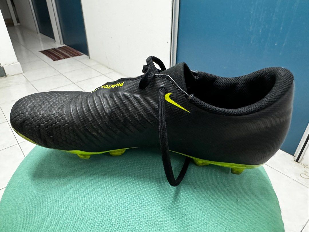 Nike phantom venom black volt hotsell