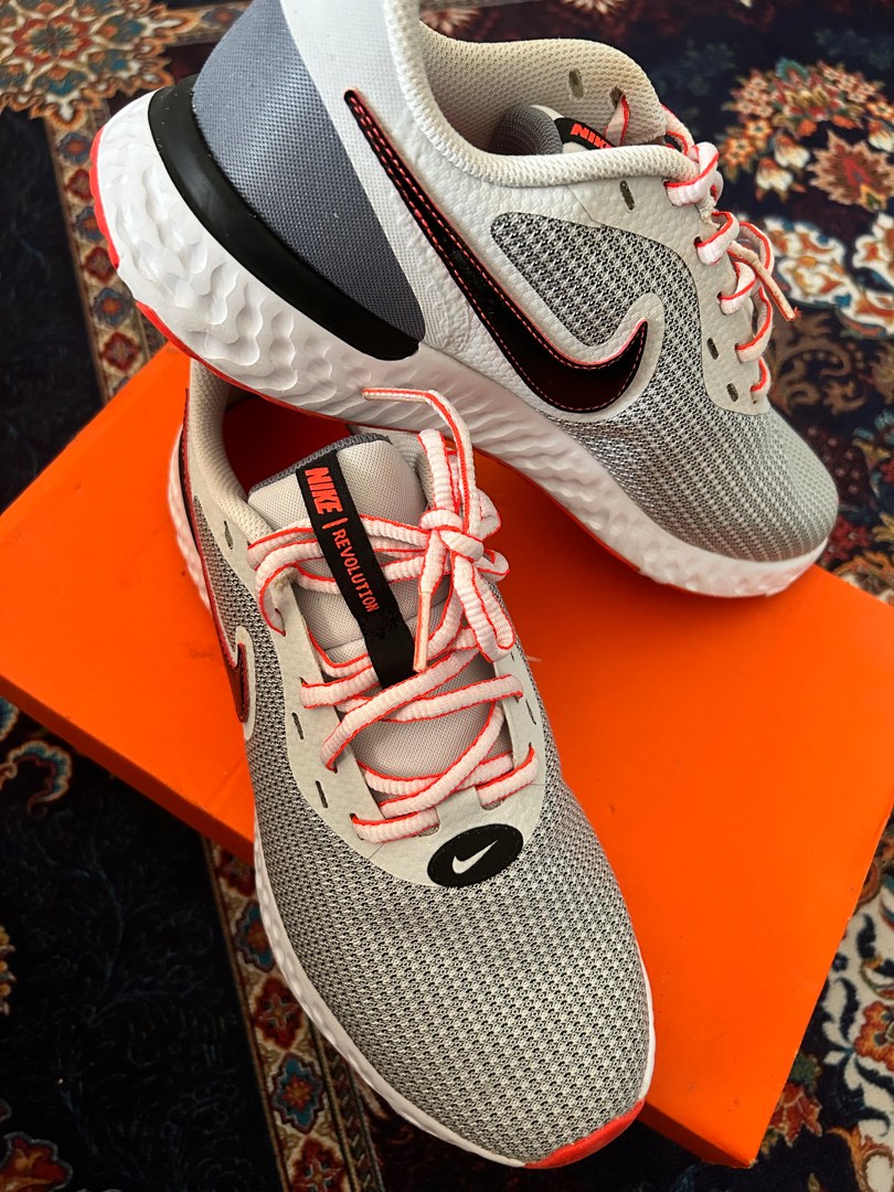 Nike sales revolution 35