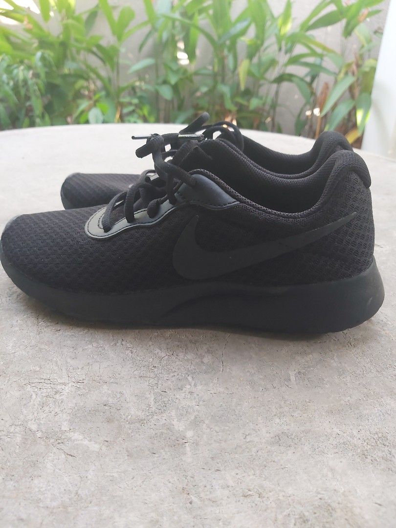 Black nike store rubber shoes