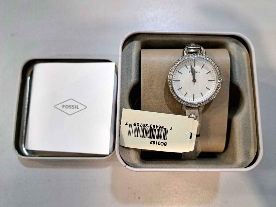 Old New Stock Fossil watch for woman classic minute three hand stainless steel with original box