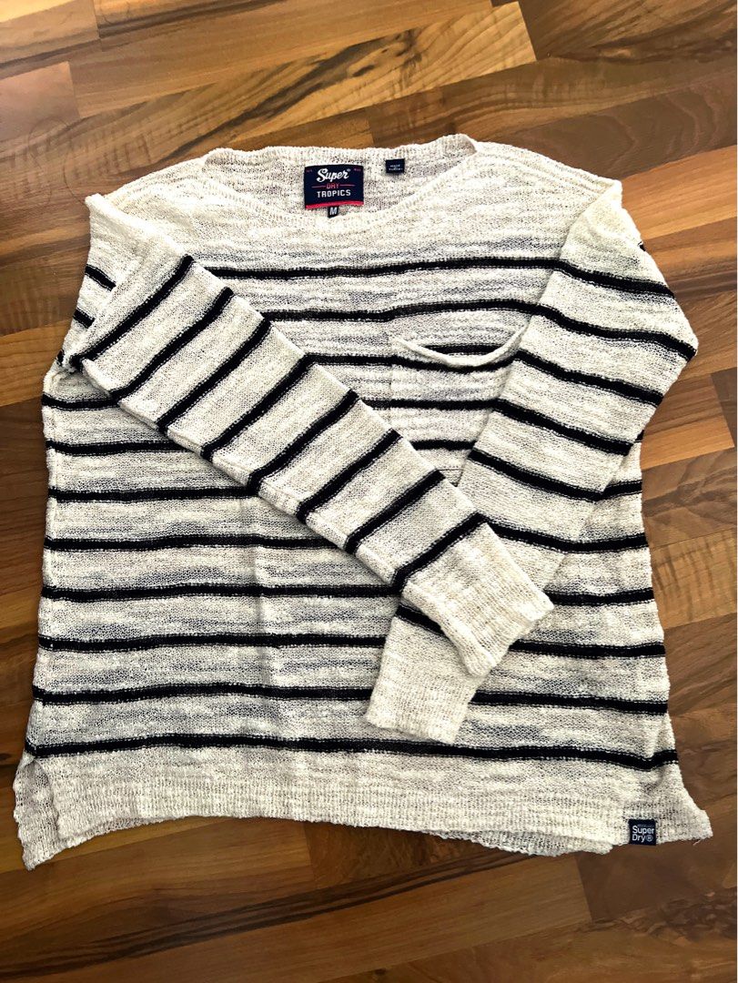 White long sleeve sweater top