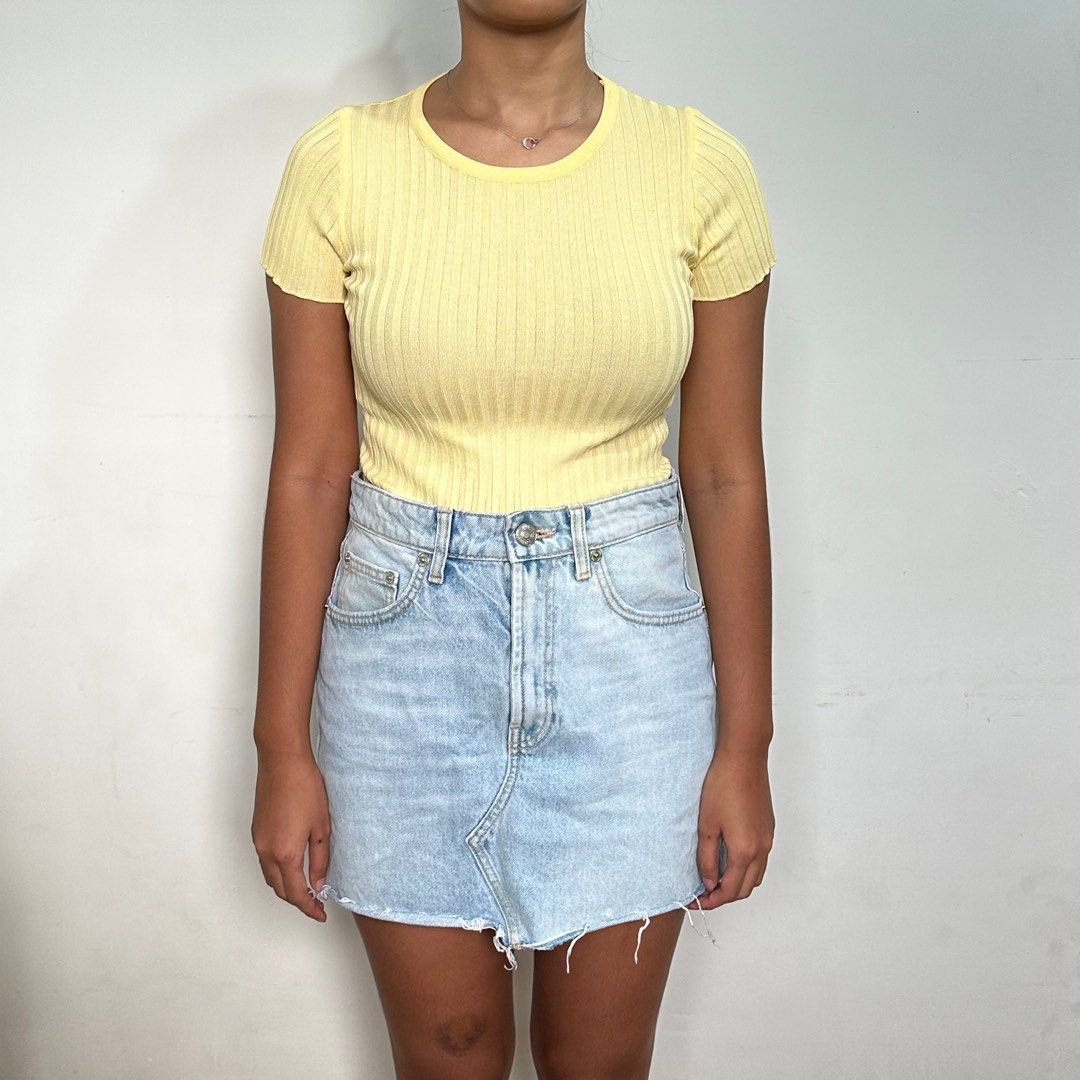 Pastel yellow knitted shirt (Category: Shirts) located in Taytay. Submitted by _prelovedbabies (Listing ID 1277752328, Image 2). Description: used once only summer color 🌞 not cropped! free size .