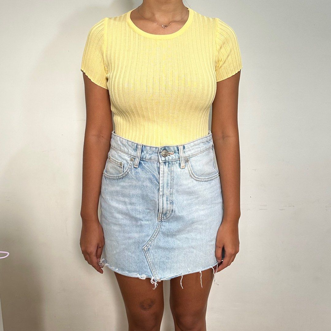 Pastel yellow knitted shirt (Category: Shirts) located in Taytay. Submitted by _prelovedbabies (Listing ID 1277752328, Image 1). Description: used once only summer color 🌞 not cropped! free size .