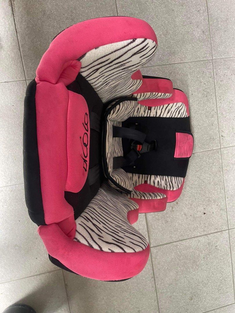 Picolo (Category: Car Seats) located in Carmona. Submitted by thepinkplayhouse (Listing ID 1277651702, Image 3). Description: Picolo Car Seat Rfs: Na-outgrow na ng anak ko Condition: Good condition, need cleaning Price: ₱1,200 Location: Carmona Cavite Shipping: Lalamove or Pickup Payment: Gcash/Paymaya or once na pick up na ni rider Specifications: -3point safety belt -foam padded seat -forward facing only -suitable for 9-36kgs -measurements 48x4