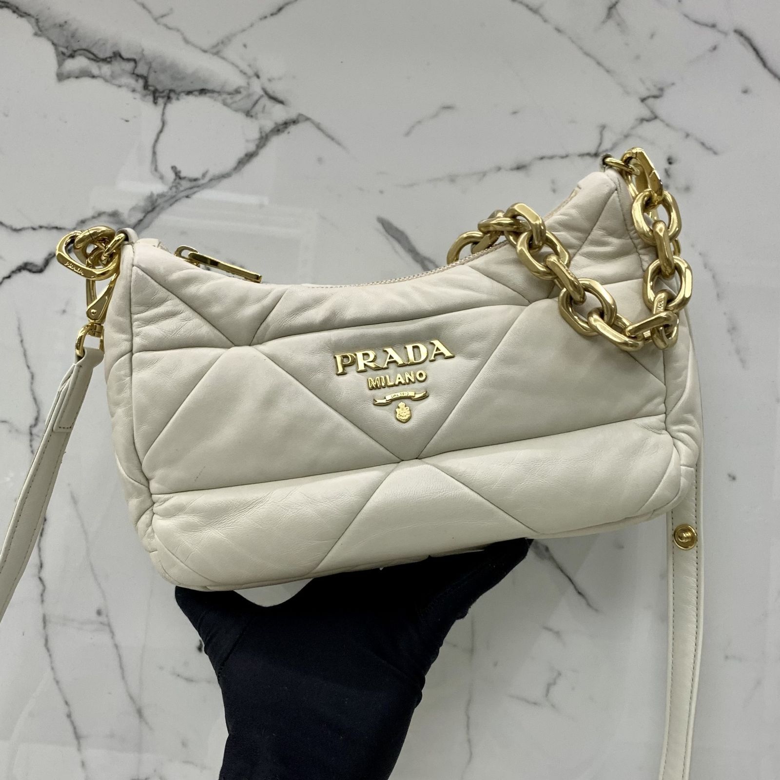 White top slouch bag