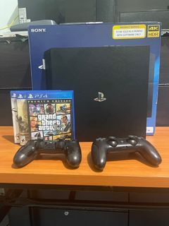 PS4 Pro 1TB, 2 Controllers, 3 Games