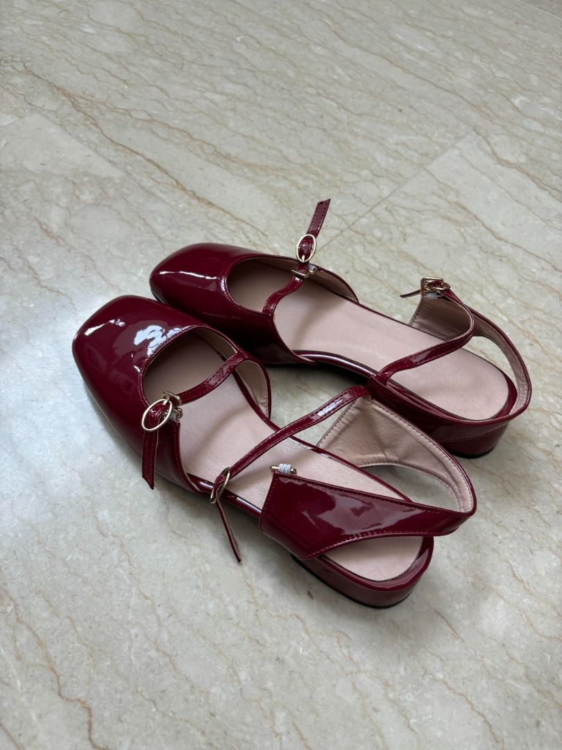 Red flats with buckles, Women