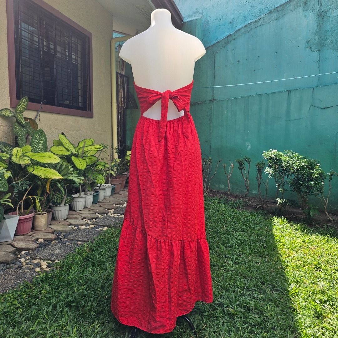 Red Maxi Dress (Fixed Price, Pls Read Description) (Category: Dresses) located in Las Pinas. Submitted by cursesandtea (Listing ID 1277705831, Image 2). Description: BRAND: SHEIN SIZE: M (Best for Busty, C cup lang ako sa maluwag siya sakin parang kaylangan madibdib for the cut of the top to fit nicely) CONDITION: BRAND NEW/NEVER USED PAYMENT METHODS: Gcash/Paymaya/BPI/ *No COD for the cost of item. Please read description and check photos. Stric