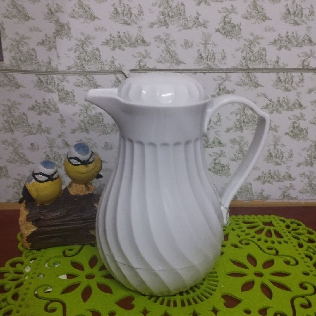 Salter Insulated Coffee Server (Category: Coffee & Tea Tableware) located in Caloocan City. Submitted by chonadura91470 (Listing ID 1277616478, Image 1). Description: Salter Connoisseur Insulated Coffee Server UK design capacity 1 liter.