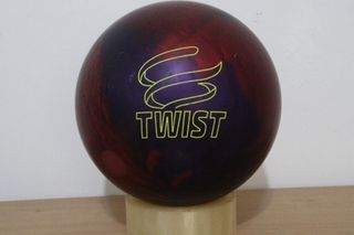 Second-hand Brunswick Twist Bowling Ball-15 lbs