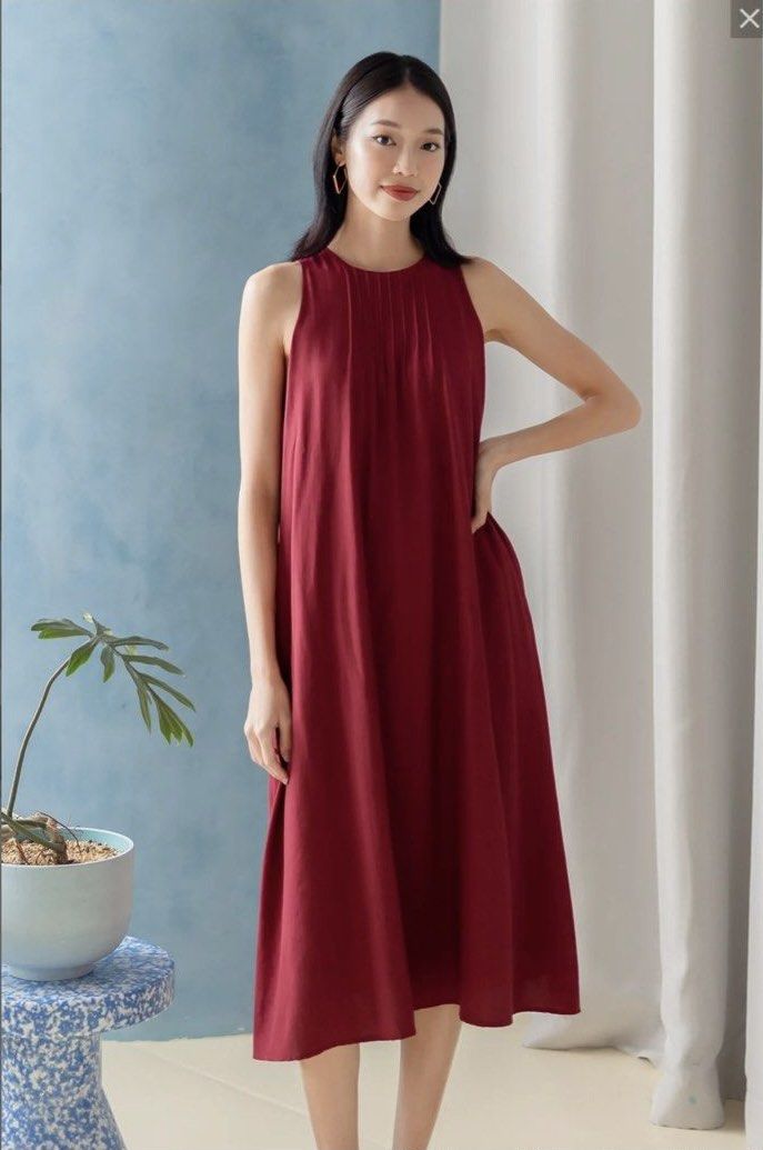 Sunday Avenue AARIN PLEATED MIDI DRESS IN WINE RED Women s