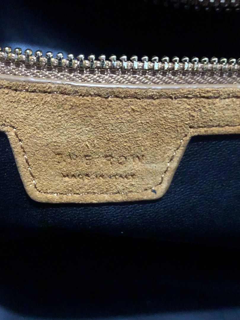 The Row Terrasse Suede Tote in Ginger (Category: Luxury Bags & Wallets) located in Rosario. Submitted by myvinatgepieces (Listing ID 1277709821, Image 2). Description: Authentic Ginger Color The Row’s Terrasse tote is crafted of smooth suede in a signature minimalistic design. Top zip closure Interior zip pocket Calfskin leather Made in Italy Good Used Condition Normal Signs of wear No Inclusions SIZE Dual shoulder straps, 13” drop 15.75”W x 7.75