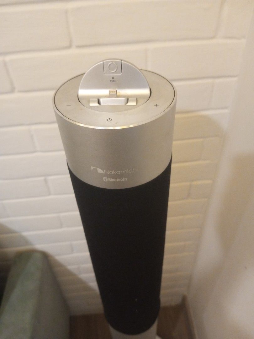 Tower bluetooth Speaker merk nakamichi dengan subwoofer dibagian bawahnya