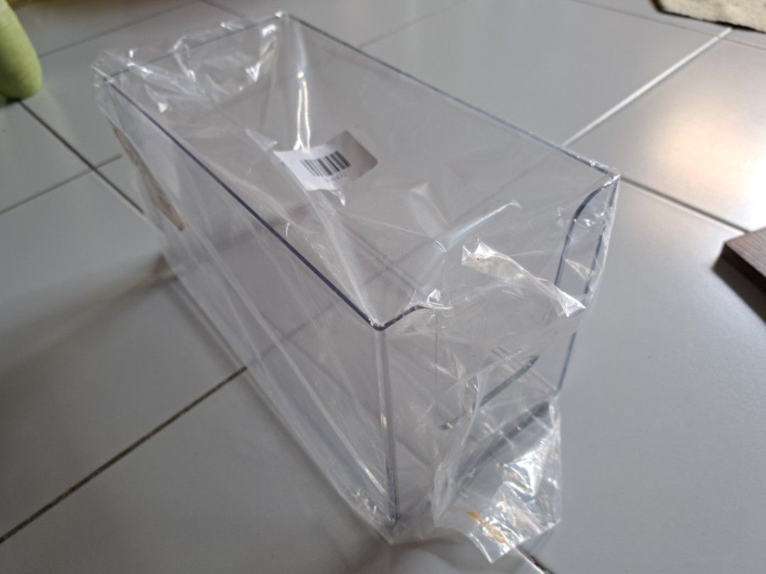 TSM Container Sorting Box Stackable (Category: Storage Boxes & Baskets) located in Singapore. Submitted by samneo56 (Listing ID 1277673052, Image 2). Description: Brand new in packaging Acrylic Container Sorting Box DIMENSIONS IN FIRST PHOTO ARE INACCURATE THESE ARE THE ACTUAL DIMENSIONS: Length: 257mm (longest side) Width: 125mm Height: 146mm (as how it is positioned in the photo) Please clarify if unsure of the dimensions. Please also account f