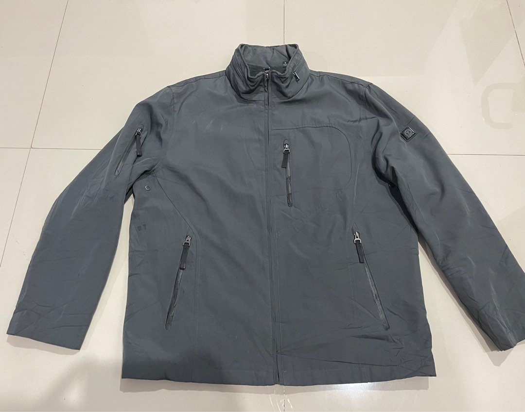 Tumi tech jacket Fesyen Pria Pakaian Baju Luaran di Carousell