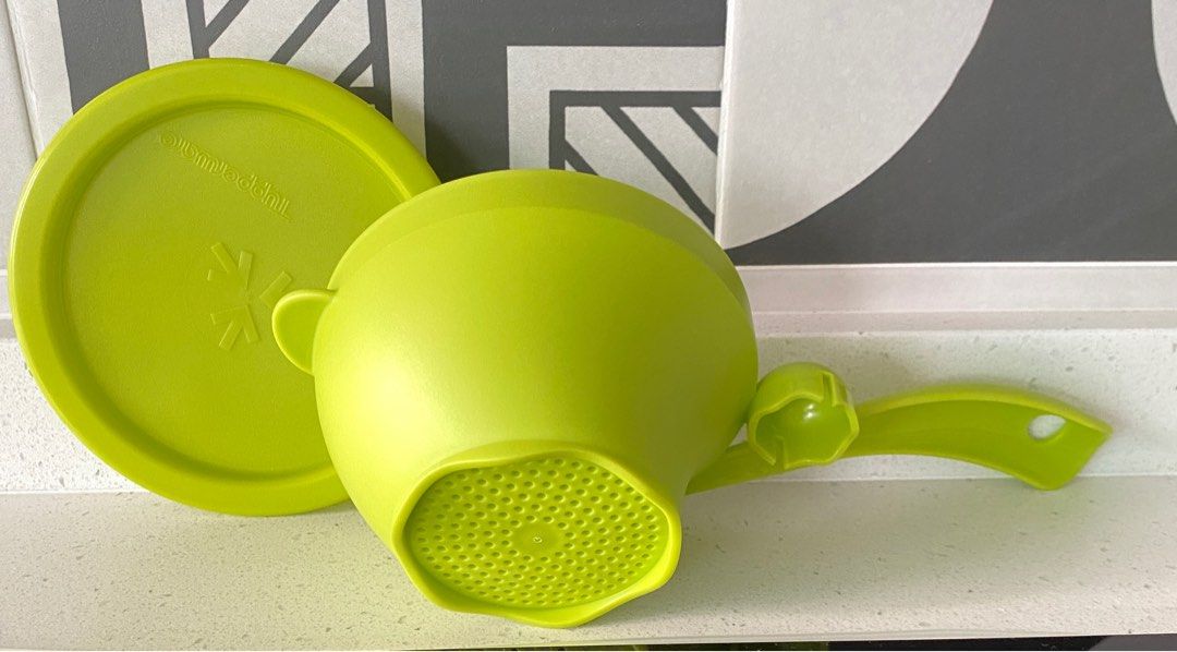 Tupperware Strainer with Lid, TV & Home Appliances, Kitchen Appliances