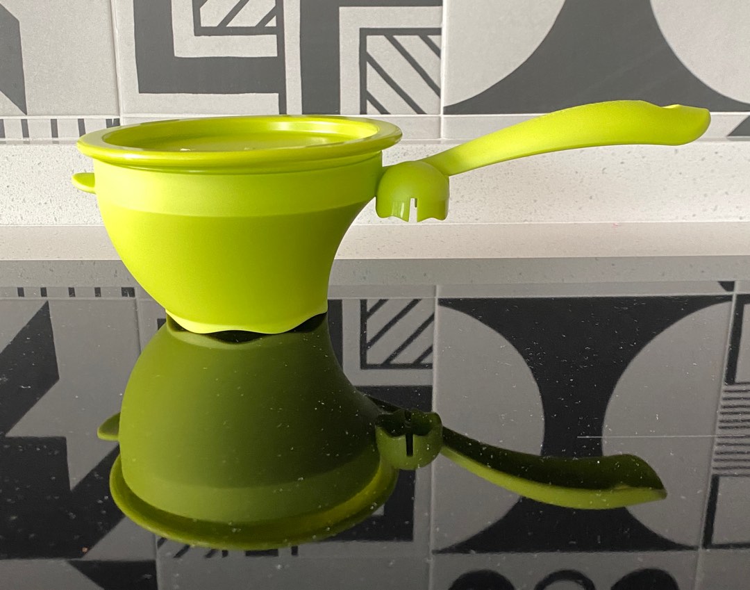 Tupperware Strainer with Lid, TV & Home Appliances, Kitchen Appliances
