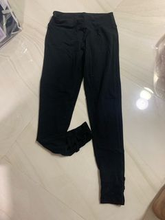 Victoria's Secret Essential Pocket Legging, Women's Fashion, Bottoms, Jeans  & Leggings on Carousell