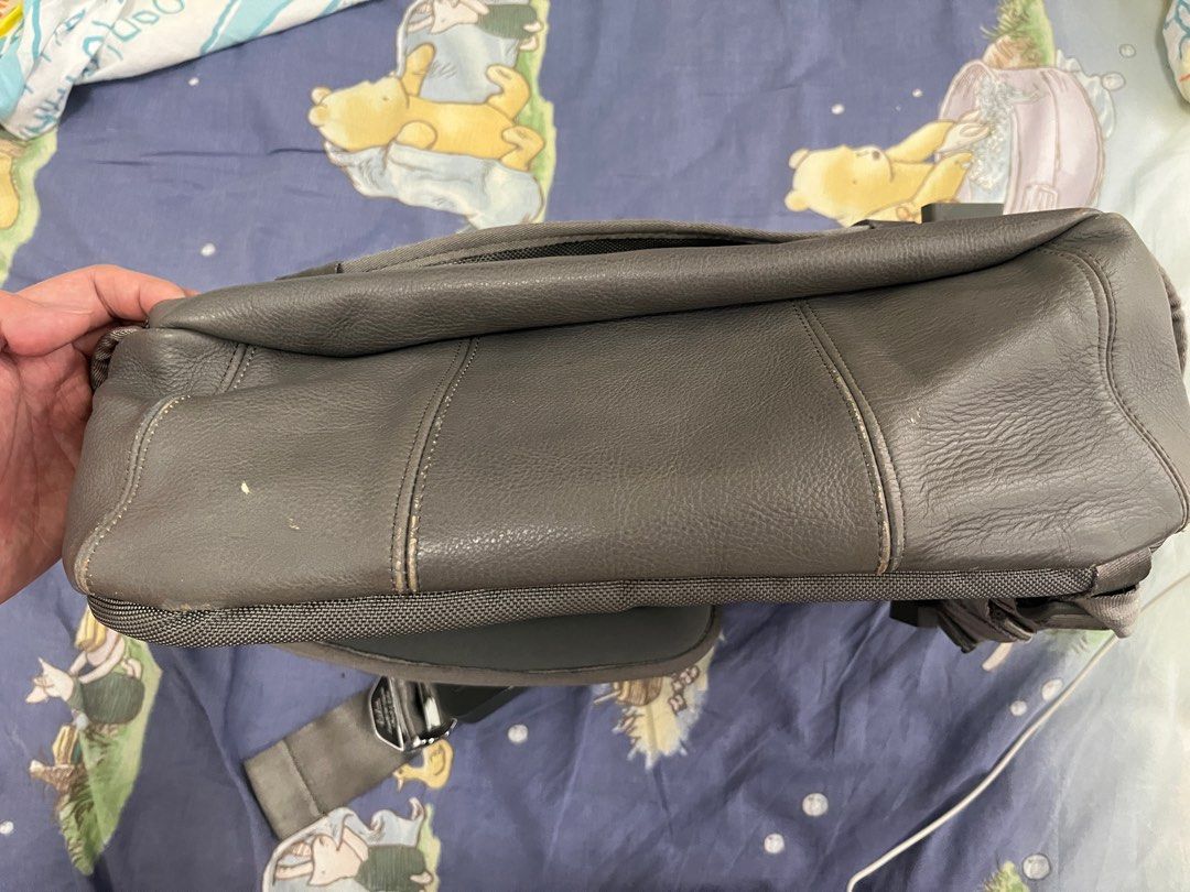 Visvim ecat 18L （分類：手袋及銀包）位於 Hong Kong。 由 wing900710 提交（商品編號 1277703004，圖片 3）。簡介： Visvim ecat 18L Grey Only bag 多年沒有使用 新舊如圖。