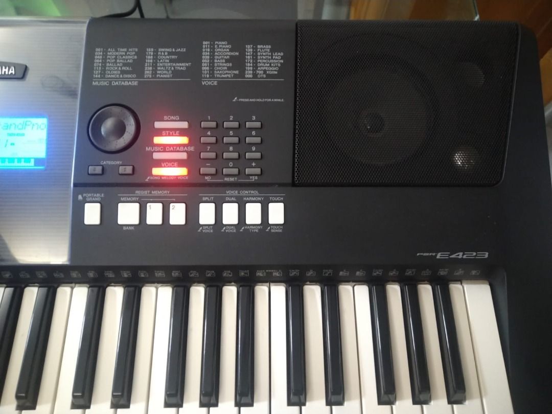 YAMAHA PSR E423, Hobbies & Toys, Music & Media, Musical Instruments on ...