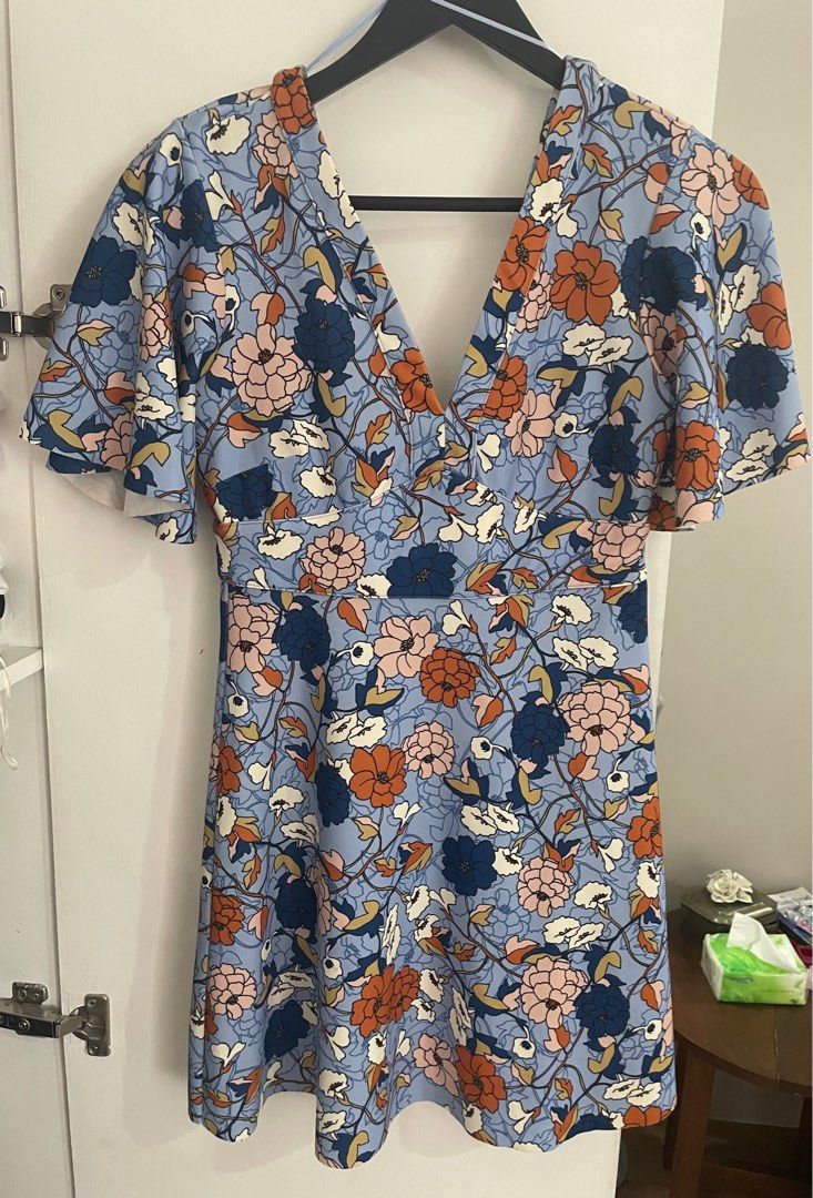 SALE Zara light blue floral prinred deep v neck open back skater flare short casual summer brunch dress, Women's Fashion, Dresses & Sets, Dresses on Carousell SALE Zara light blue floral prinred deep v neck open back skater flare short casual summer brunch dress, Women's Fashion, Dresses & Sets, Dresses on Carousell