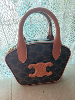 （分類：）位於 。 由 share.preloved 提交（商品編號 1277930555，圖片 1）。簡介： 。