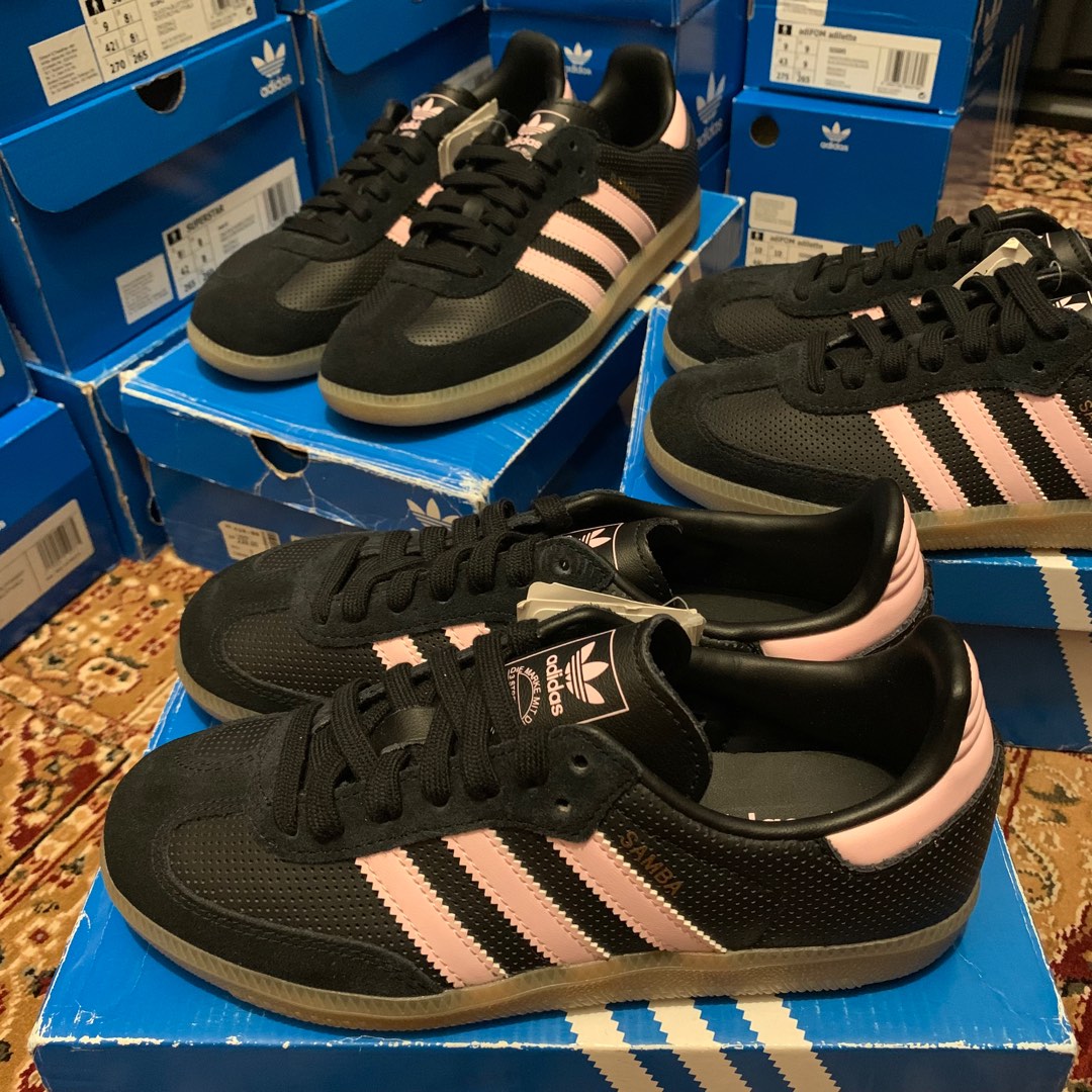 Adidas originals samba online pink sole sneaker