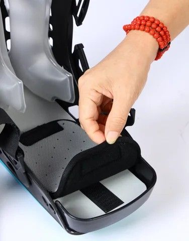 Air cast low cut walker boot (Category: Braces, Support & Protection) located in Quezon City. Submitted by mrrightgeneralmerchandise (Listing ID 1277989227, Image 3). Description: air cast walker boot The Aircast boot walker is used to provide support after severe ankle sprains, foot fractures and foot or ankle surgery. It's also used to manage oedema. One of the benefits of the Aircast boot walker is the control it gives you as the wearer. foot 