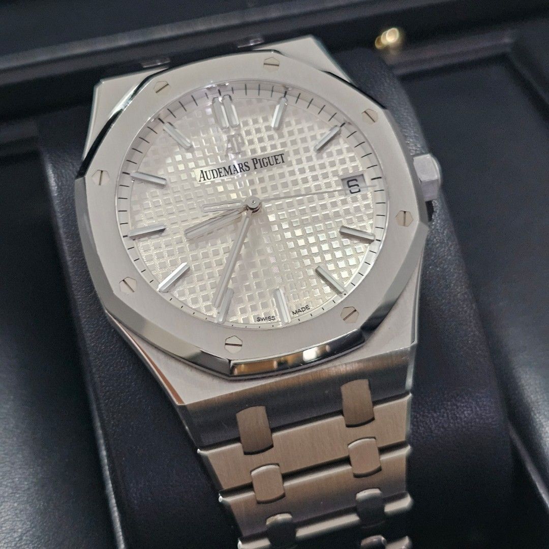 Audemars piguet 15500 (Category: Luxury Watches) located in Manila. Submitted by bng21 (Listing ID 1278014035, Image 2). Description: 2021 purchased full set 15500st 41mm.
