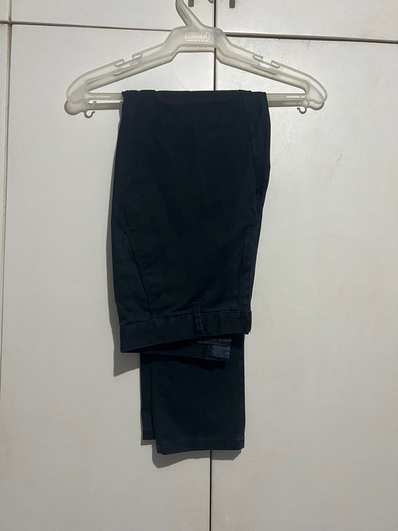 Authentic Zara Slim Fit Pants (US 29) (Category: Chinos) located in Paranaque City. Submitted by vitosaman (Listing ID 1277988363, Image 3). Description: Brand: Zara Fit: Slim Fit Size: USA 29 Length: 38 inches Color: Black Condition: 8/10 Shipping care of Buyer.