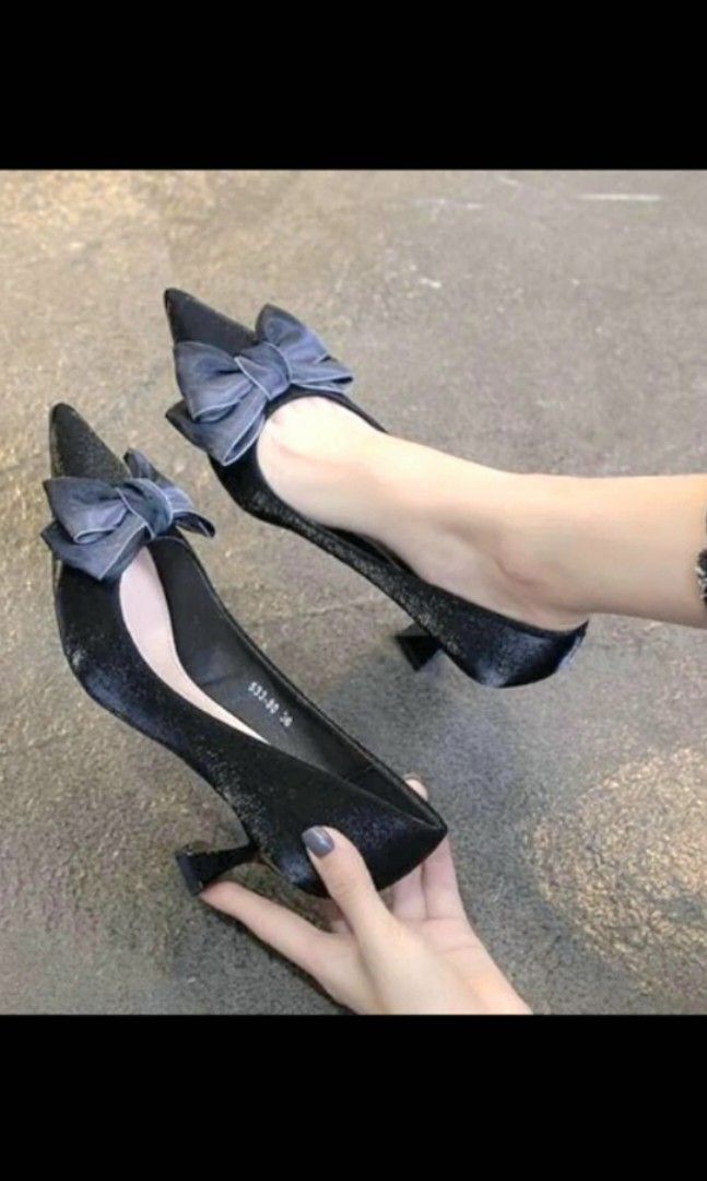 Black pointed toe pump heels