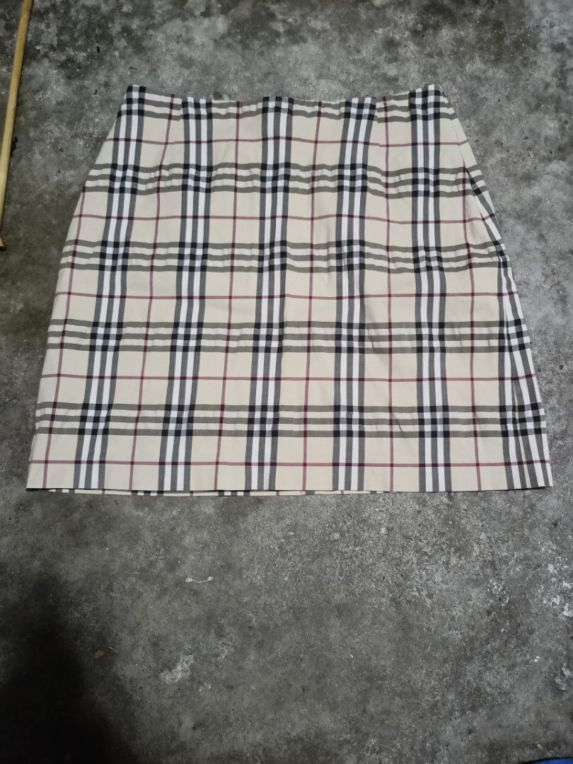 Burberry plaid skirt Women s Fashion Bottoms Skirts on Carousell