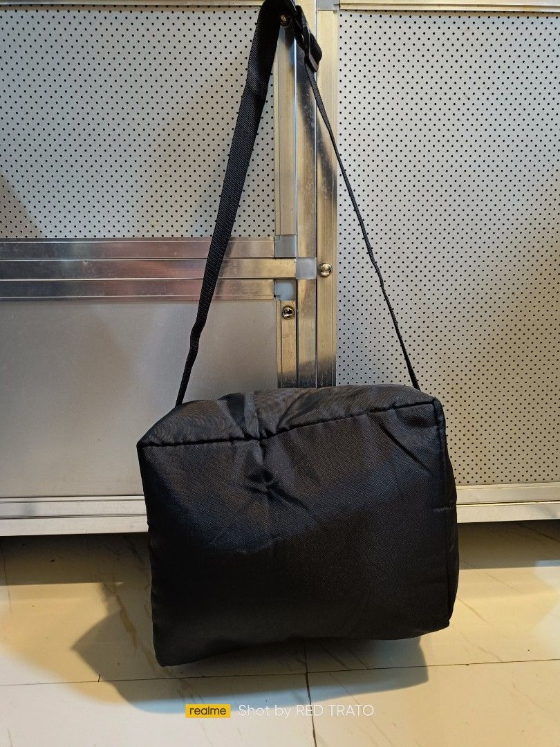 💯Case Logic Camera bag. (Category: Camera Bags & Carriers) located in General Mariano Alvarez. Submitted by randzwurkz85264 (Listing ID 1277878447, Image 2). Description: Dims: 11 x 9 x 5 inches.
