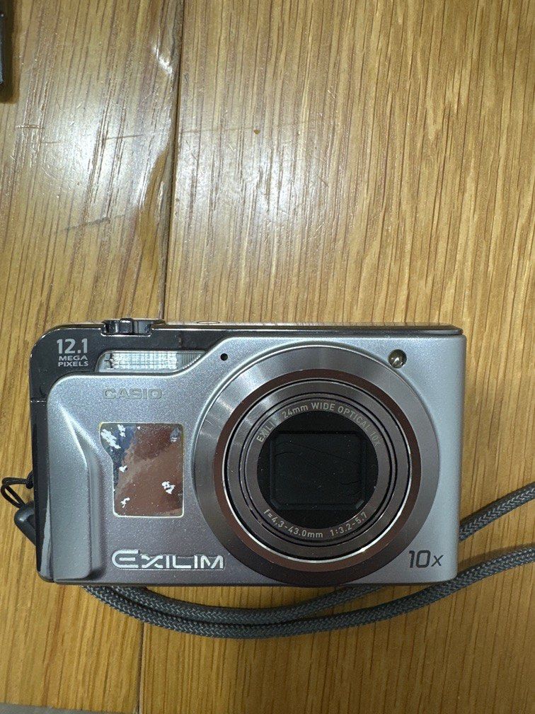 casio Exilim silver retro vintage 2009 digital camera ex h10 12.1mega pixels