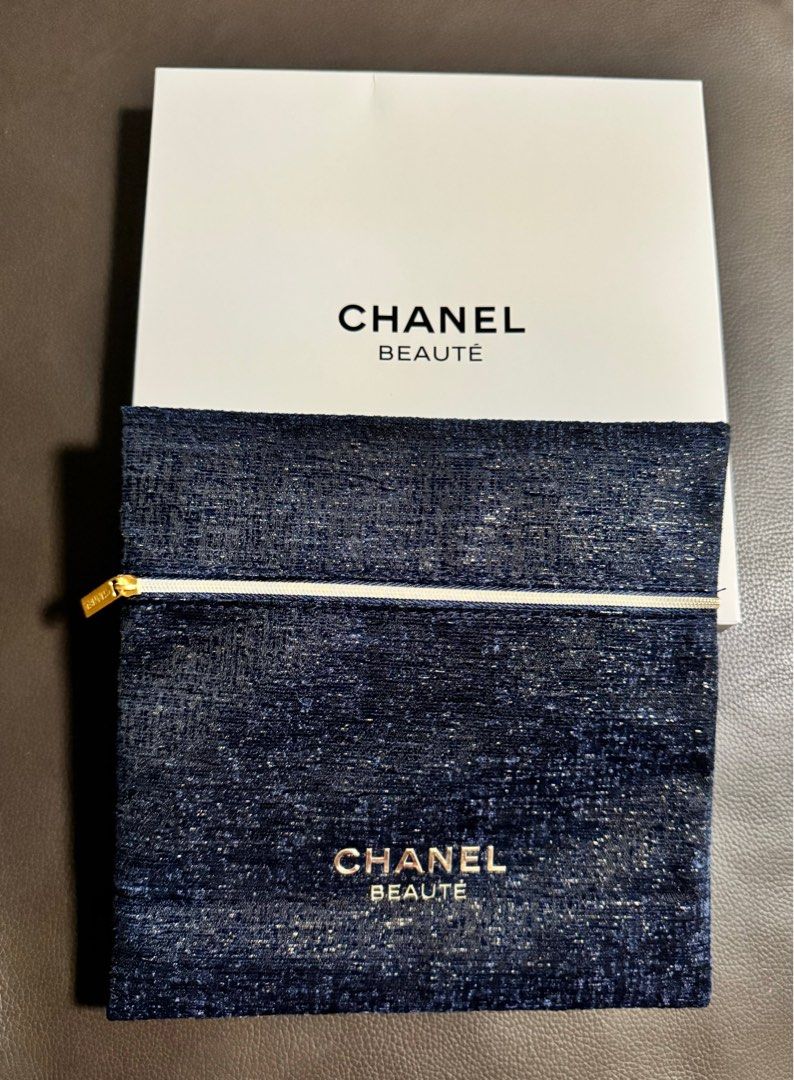 Chanel Beaute Pouch (Category: Purses & Pouches) located in Singapore. Submitted by hypeup_flan (Listing ID 1278037708, Image 1). Description: Selling the above in brand new condition. Exclusive gift from Chanel and not available for sale to the public. One sold! Left the last piece for $33. Add $5 for delivery via courier else self collect @ Bukit Batok. Hit me up if keen..