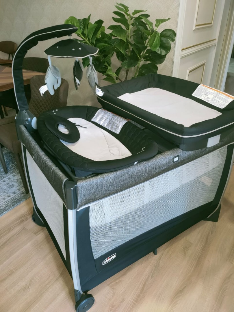Chicco lullaby 2025 glow genesis playard