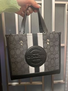 Coach】デンプシー かたかっ トート 22・ハッピー ドッグ ブラック CD448