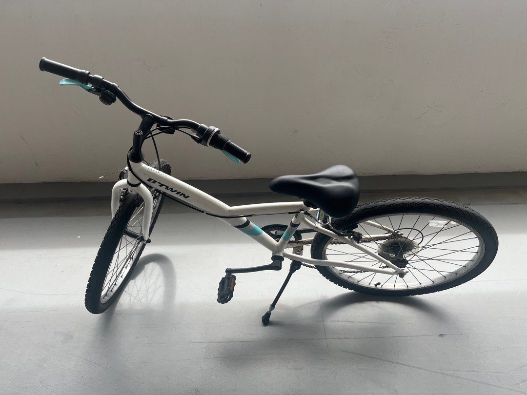 Decathlon cycle sales btwin white