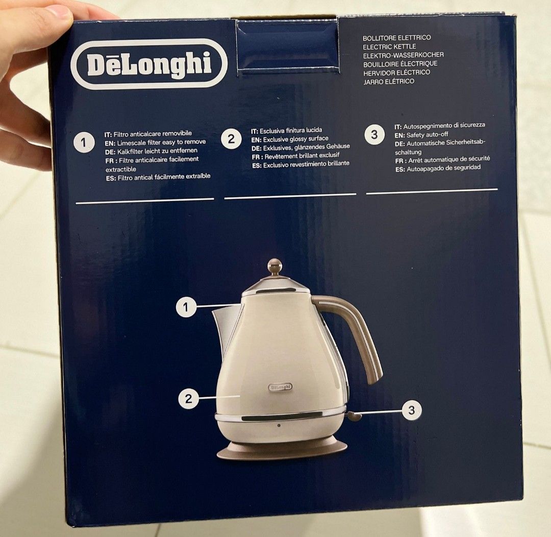 Electric kettle top and toaster set