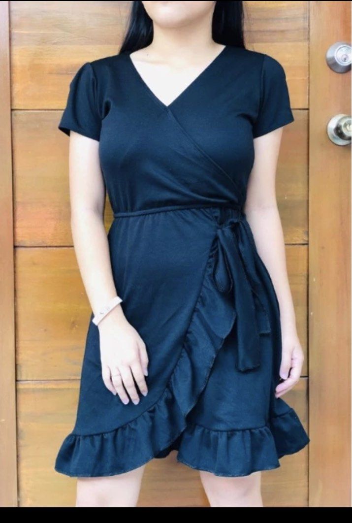 Emerald Green Wrap Dress Forever21 (Category: Dresses) located in Davao. Submitted by mj_2021 (Listing ID 1277974802, Image 1). Description: Lucky Color of the Year: Emerald Green Wrap Dress👗 (Forever 21) Brand New Size: 2xl Original forever 21, never been used kasi nagchange ng color last minute sa pictorial #2024declutter.