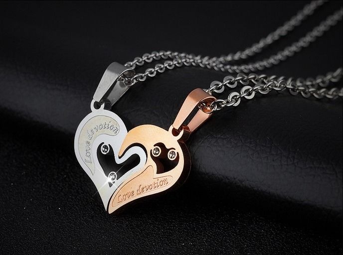 Matching gold discount chains for couples