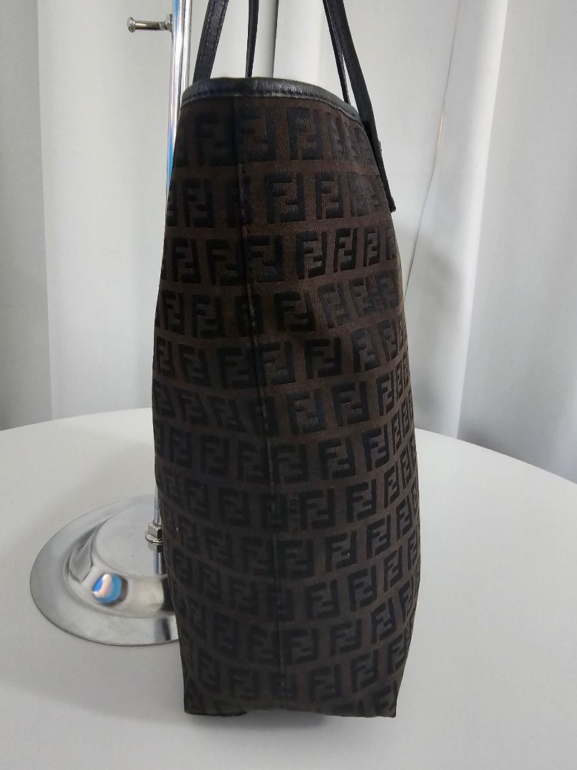 🧡Fendi Medium Bucket Tote (Category: Luxury Bags & Wallets) located in Las Pinas. Submitted by mybagsfromthepast (Listing ID 1277927876, Image 2). Description: 100% Original Fendi Medium Bucket Tote in Brown Zucchino Canvas Super pretty in very good preloved condition. *Color may vary due to lighting. Measurements (Approx) Width:34cm Height:29 cm Depth: 11cm Please manage your expectations when buying preloved items. Please review all the photos